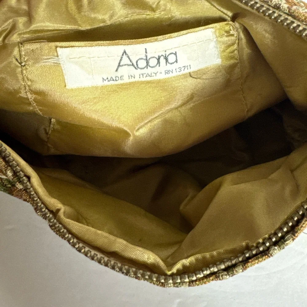 Adonia Made in Italy‎ Vintage Tapestry Purse with Gold Chain Strap